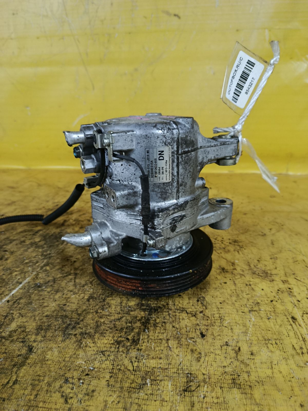 Компрессор кондиционера 38800-5YS-J016-M5 на Honda N-Box JF3 S07B Фото 1