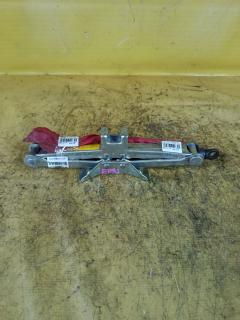 Домкрат на Toyota Starlet EP91 09111-10050