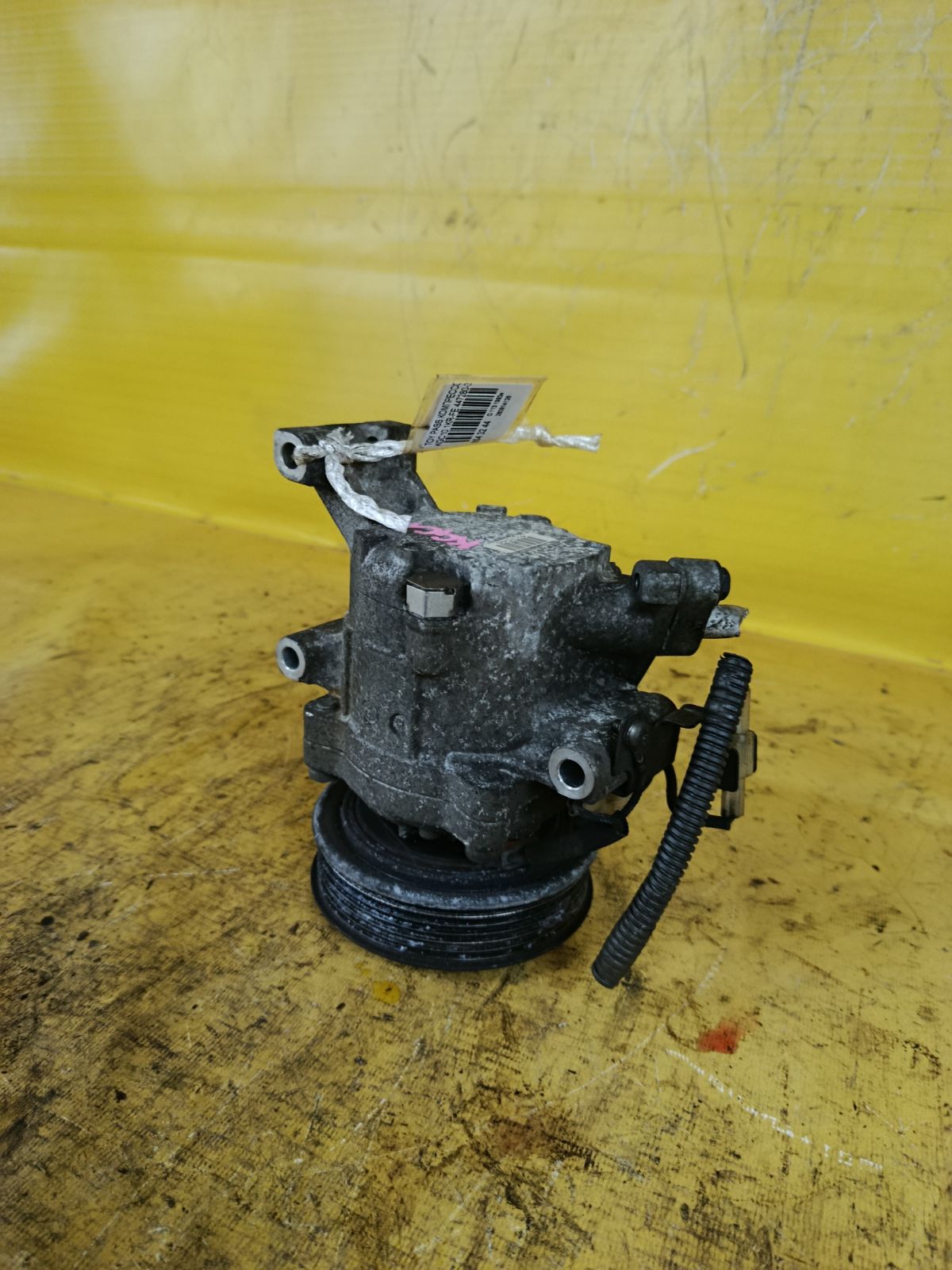 Компрессор кондиционера 447280-3150 на Toyota Passo KGC10 1KR-FE Фото 3