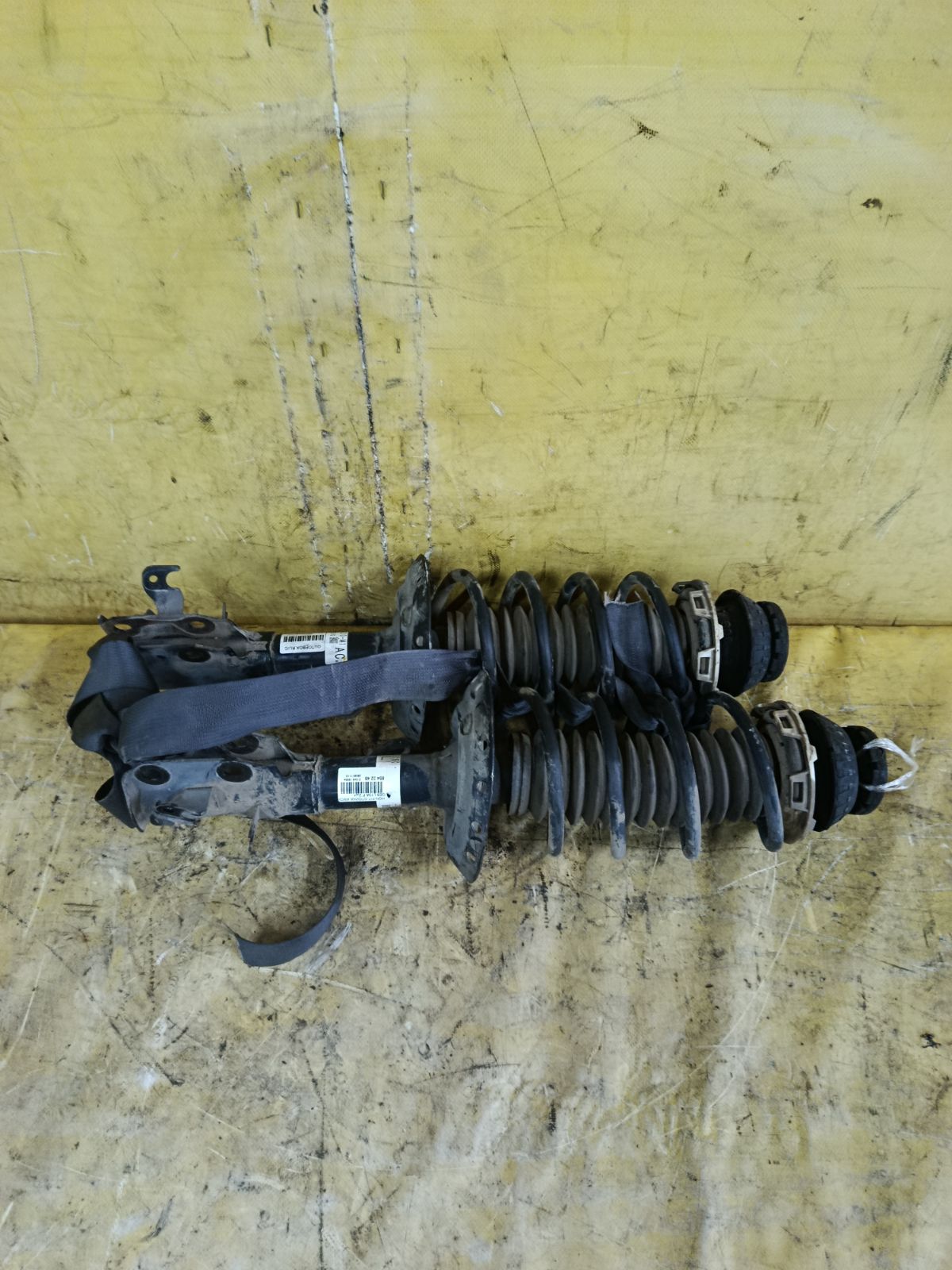 Стойка амортизатора на Honda Fit GE6 L13A Фото 1