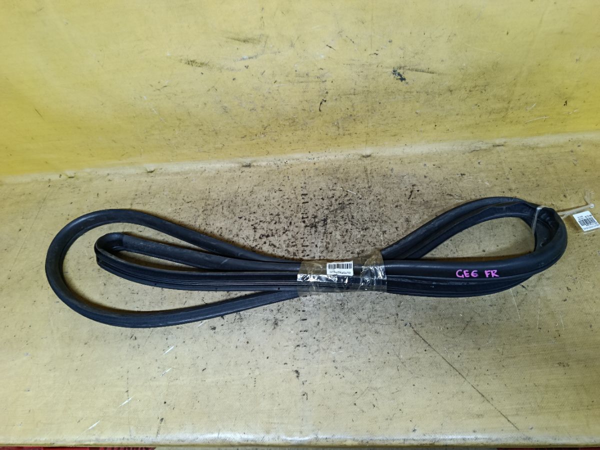 Уплотнение двери на Honda Fit GE6 Фото 1