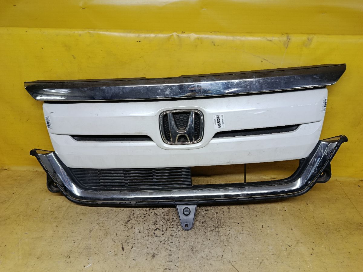 Решетка радиатора 71120-TTA на Honda N-Box JF3 Фото 1
