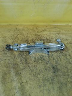 Домкрат на Honda Stepwgn RG1