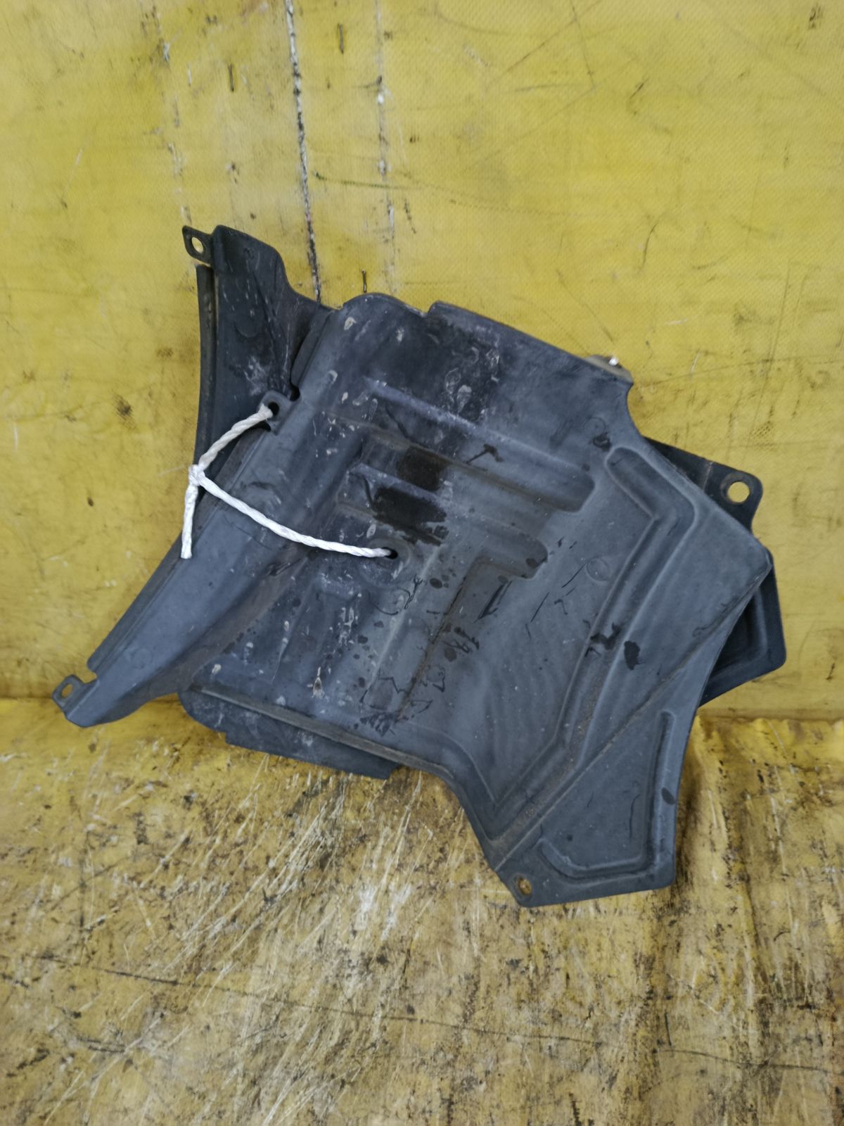 Подкрылок 65637-B1010, 65638-B1010 на Toyota Passo KGC10 1KR-FE Фото 2