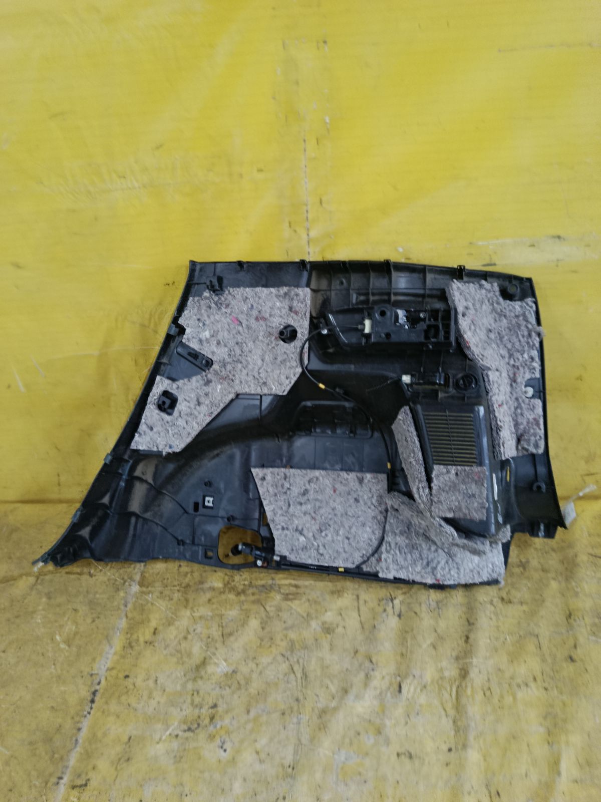 Обшивка багажника 64740-52400, 64740-52410, 64732-52100, 58732-52030 на Toyota Ractis NCP120 Фото 2