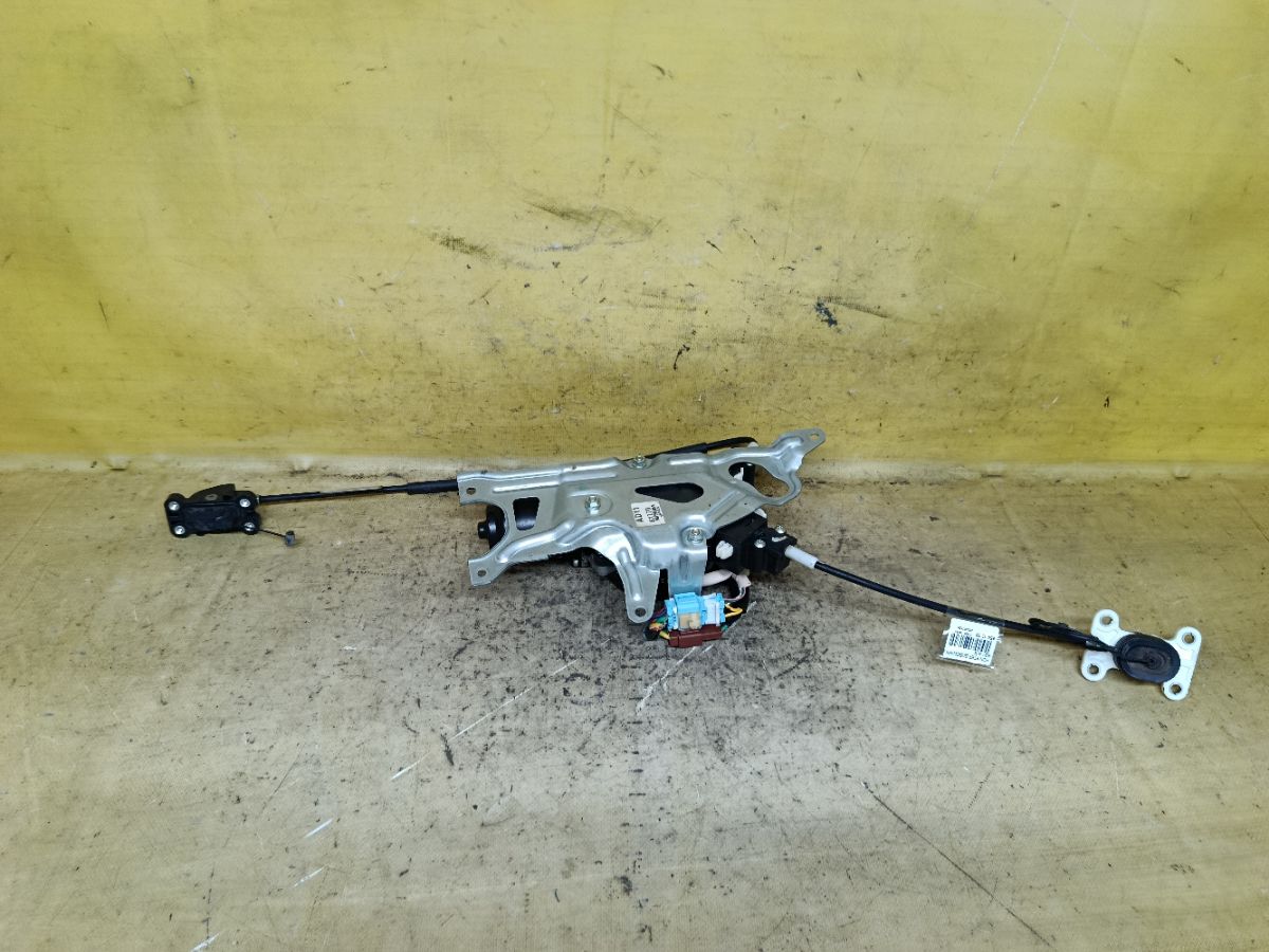 Доводчик двери на Honda Stepwgn RG1 Фото 1
