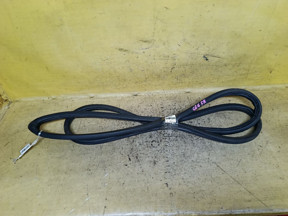Уплотнение двери на Honda Fit GE6 Фото 1
