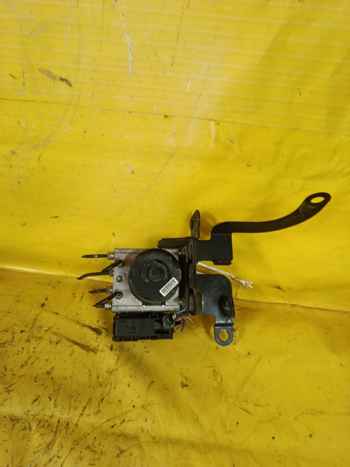 Блок ABS 4S61-2M110-AC на Mazda Verisa DC5W ZY-VE Фото 3
