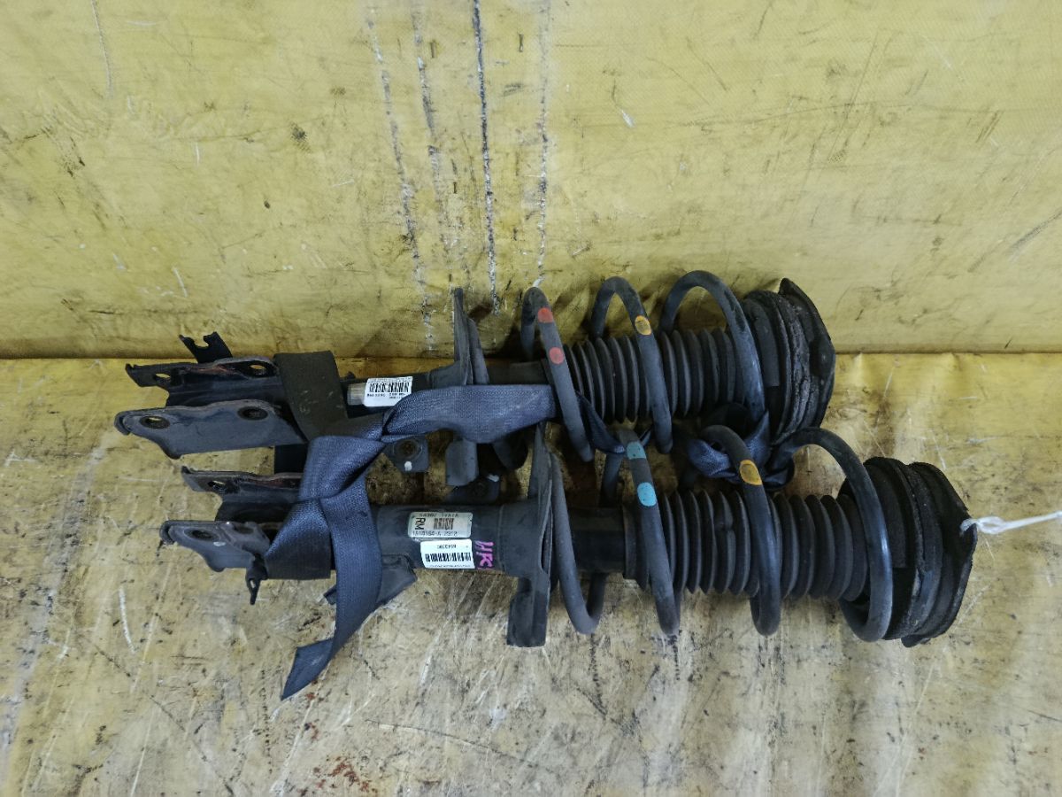 Стойка амортизатора 54303-1VA1A, 54302-1VA1A на Nissan Serena HFC26 MR20DD Фото 1