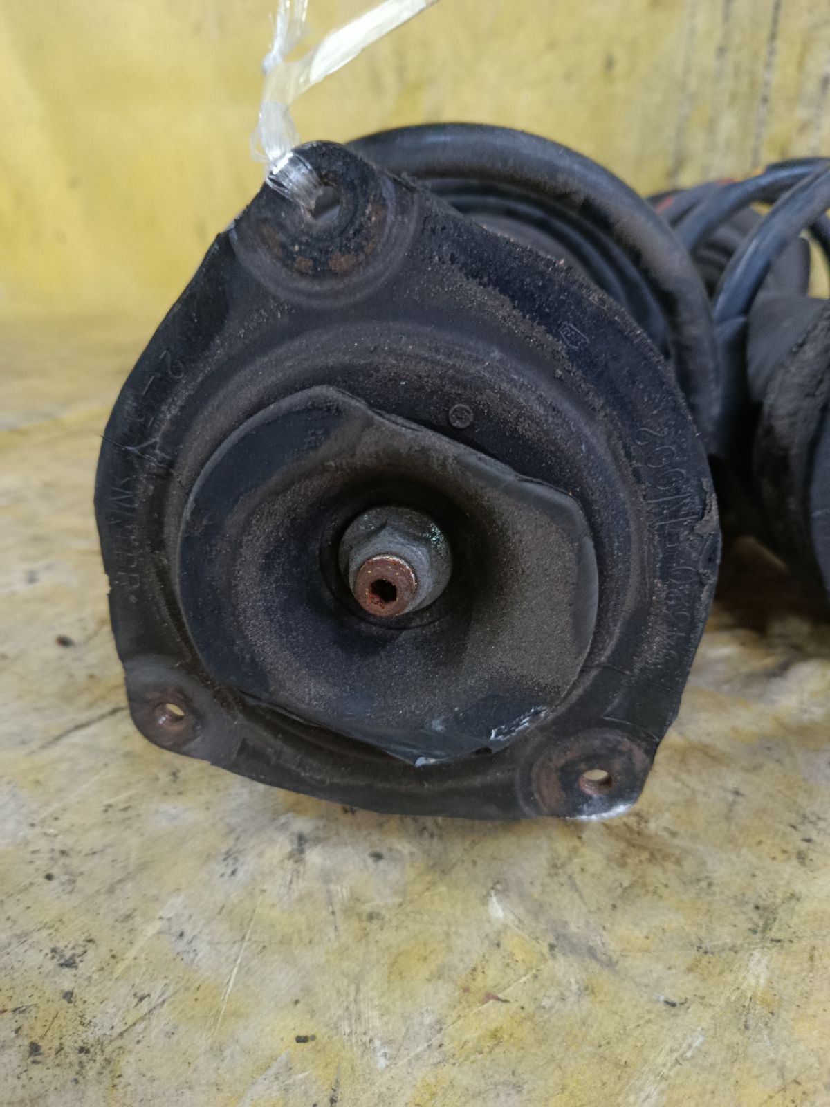 Стойка амортизатора 54303-1VA1A, 54302-1VA1A на Nissan Serena HFC26 MR20DD Фото 2