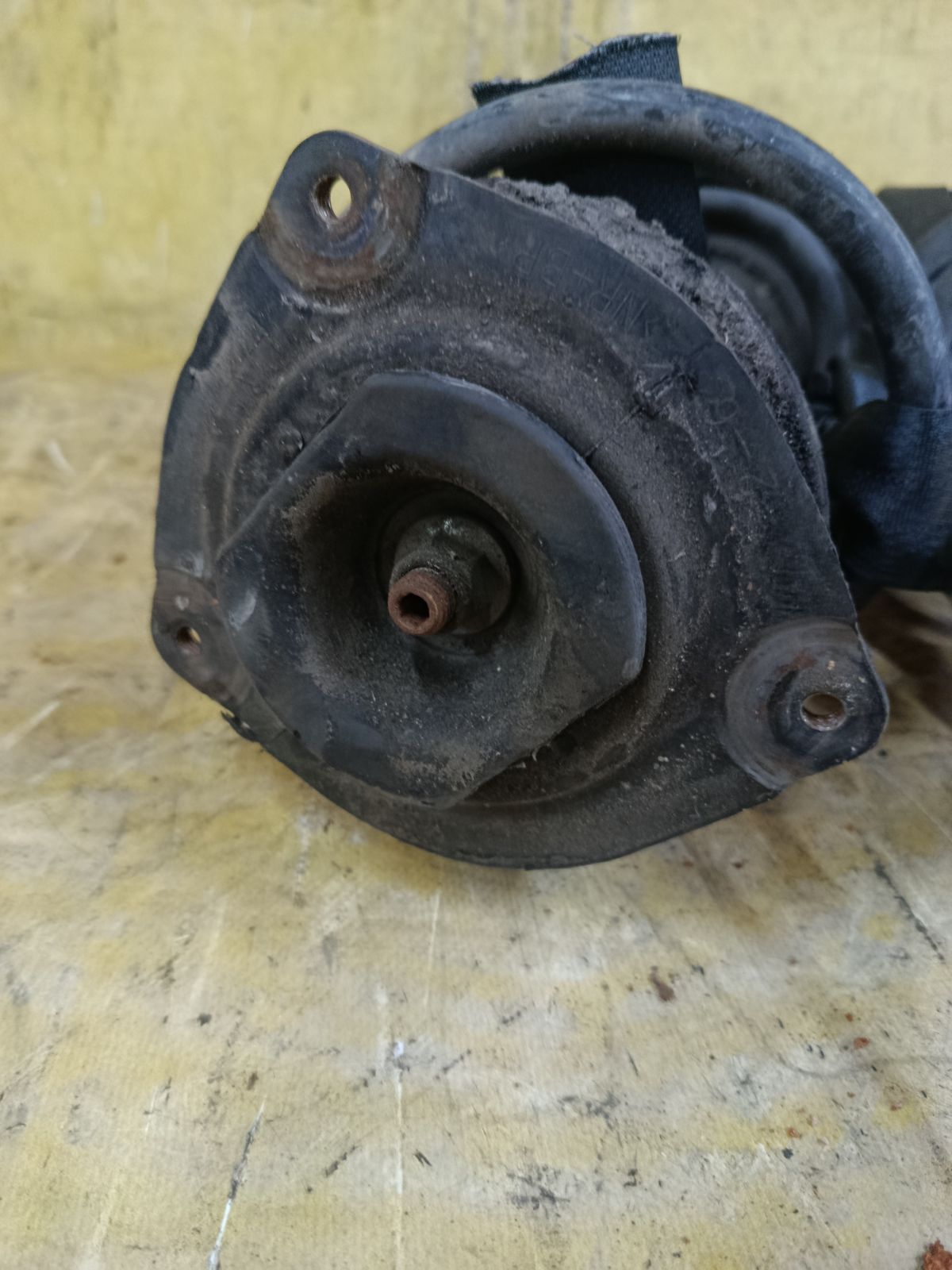 Стойка амортизатора 54303-1VA1A, 54302-1VA1A на Nissan Serena HFC26 MR20DD Фото 2
