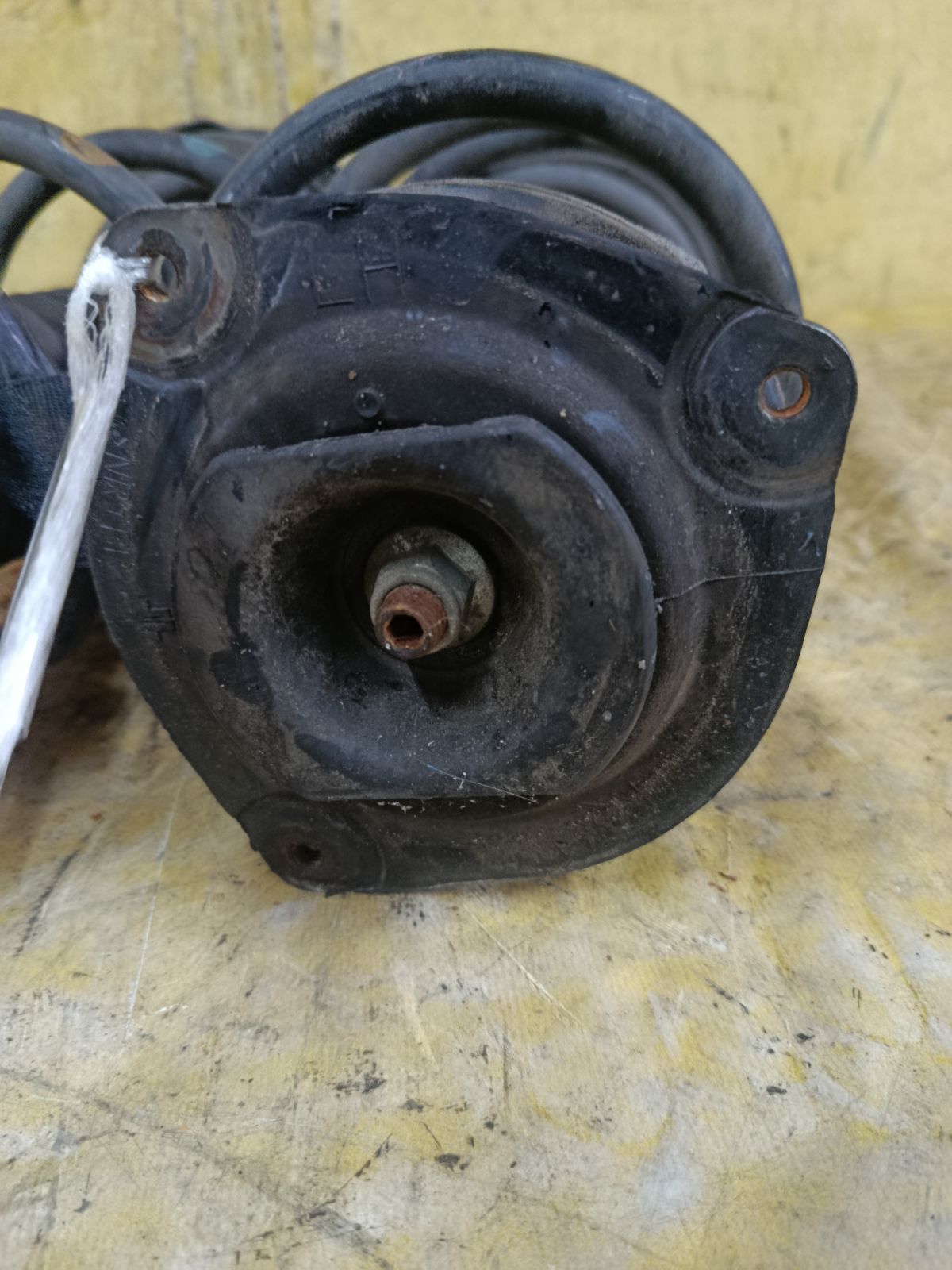 Стойка амортизатора 54303-1VA1A, 54302-1VA1A на Nissan Serena HFC26 MR20DD Фото 3