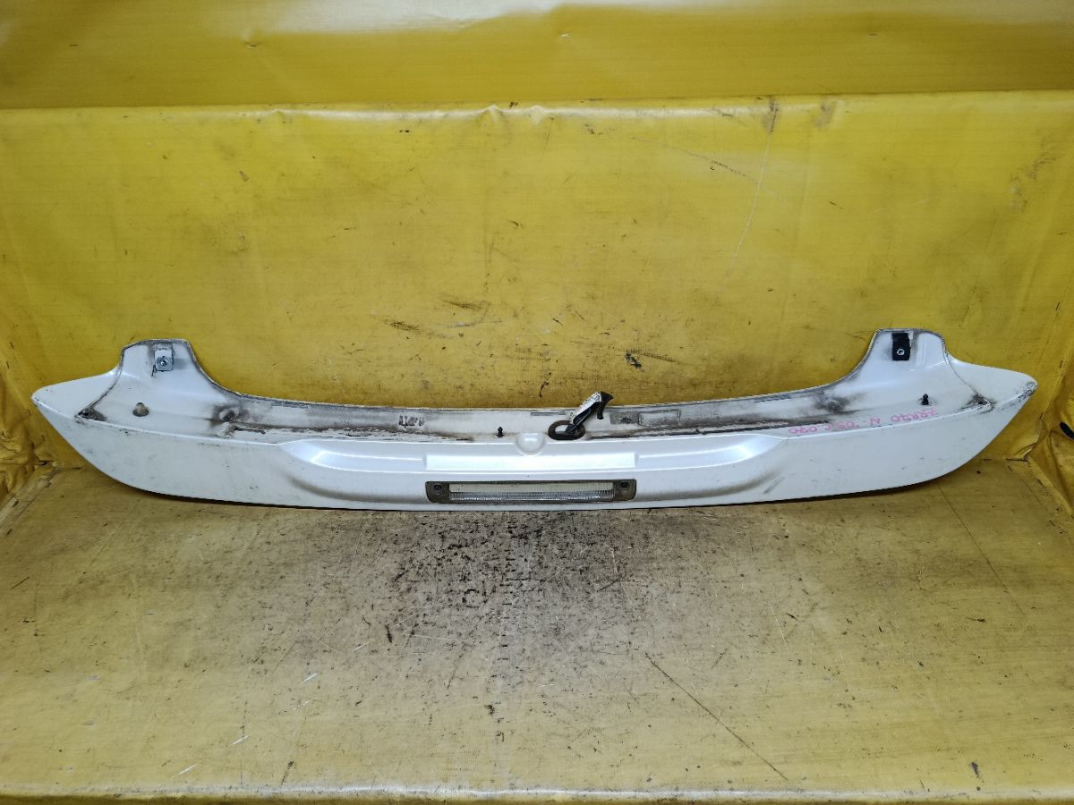 Спойлер 76085-28150 на Toyota Noah ZRR70G Фото 3