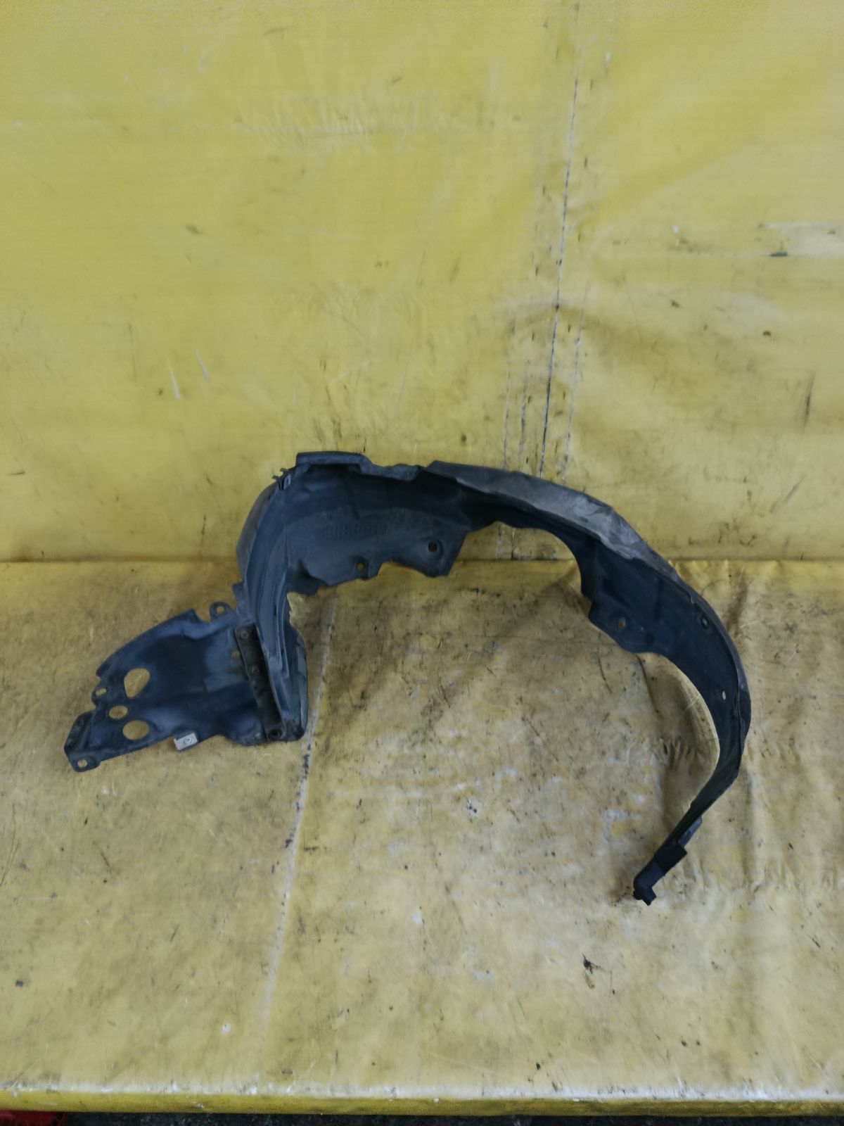 Подкрылок 53876-28241 на Toyota Noah ZRR70G 3ZR-FAE Фото 1