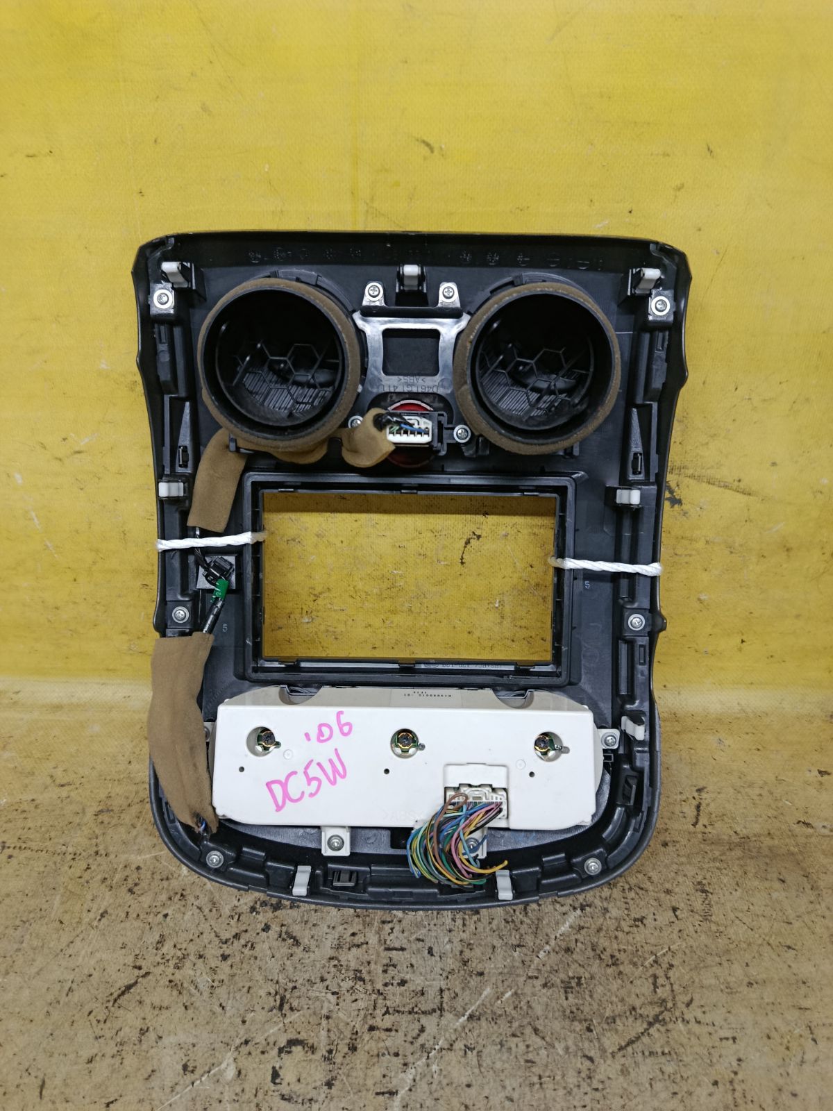 Блок управления климатконтроля на Mazda Verisa DC5W ZY-VE Фото 2