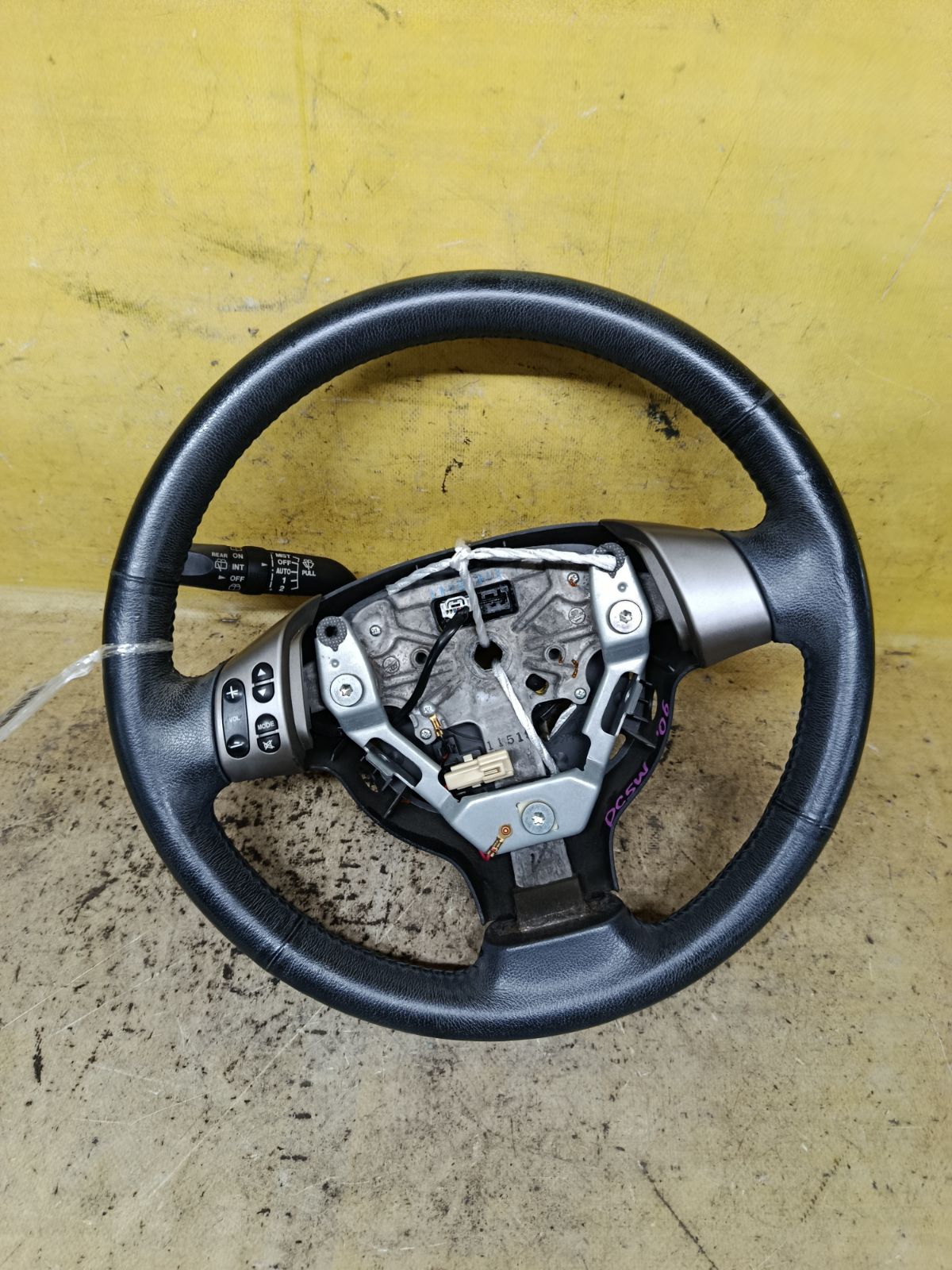 Руль на Mazda Verisa DC5W Фото 1