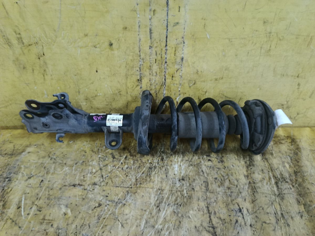 Стойка амортизатора 51620-SZW-J140-M1 на Honda Stepwgn RK5 R20A Фото 1