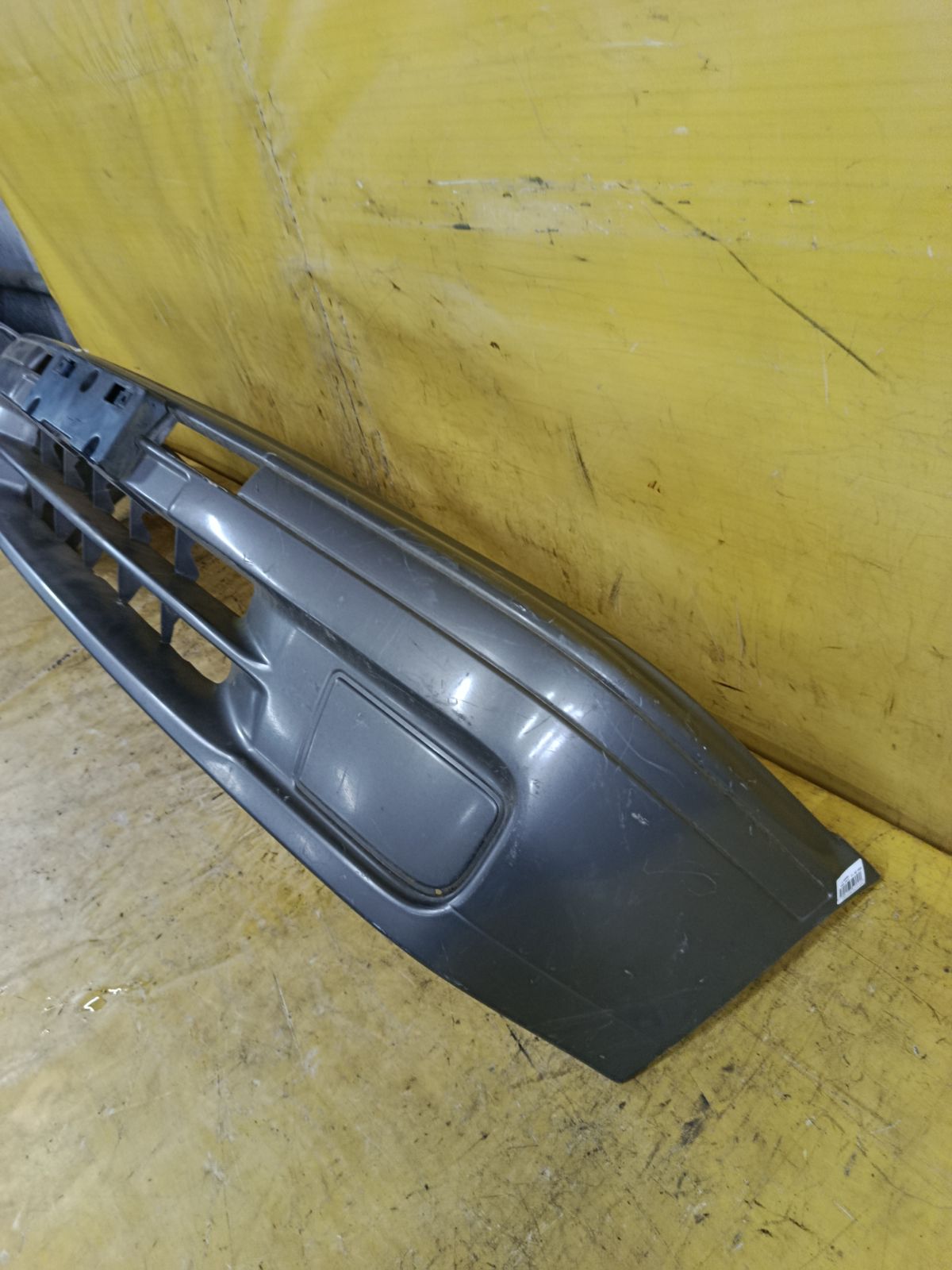 Бампер 62022-79R00 на Nissan Wingroad WFY10 Фото 3