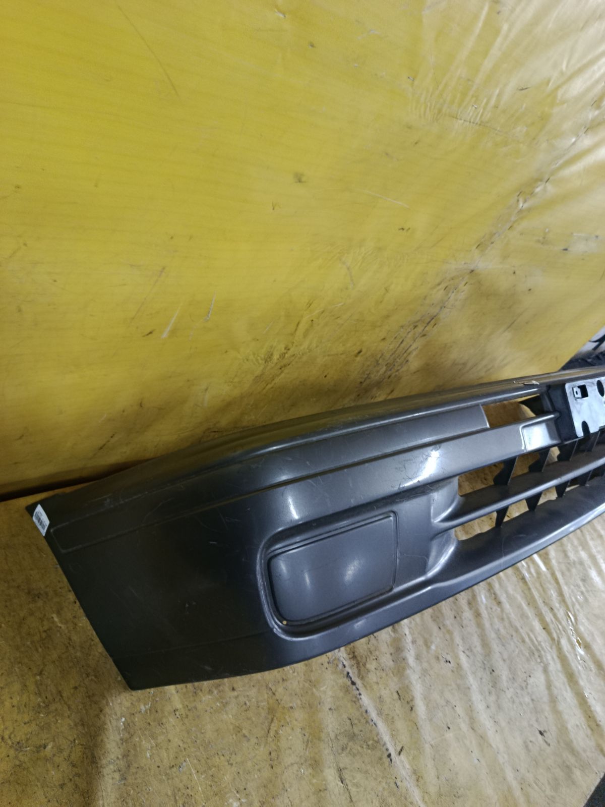 Бампер 62022-79R00 на Nissan Wingroad WFY10 Фото 4