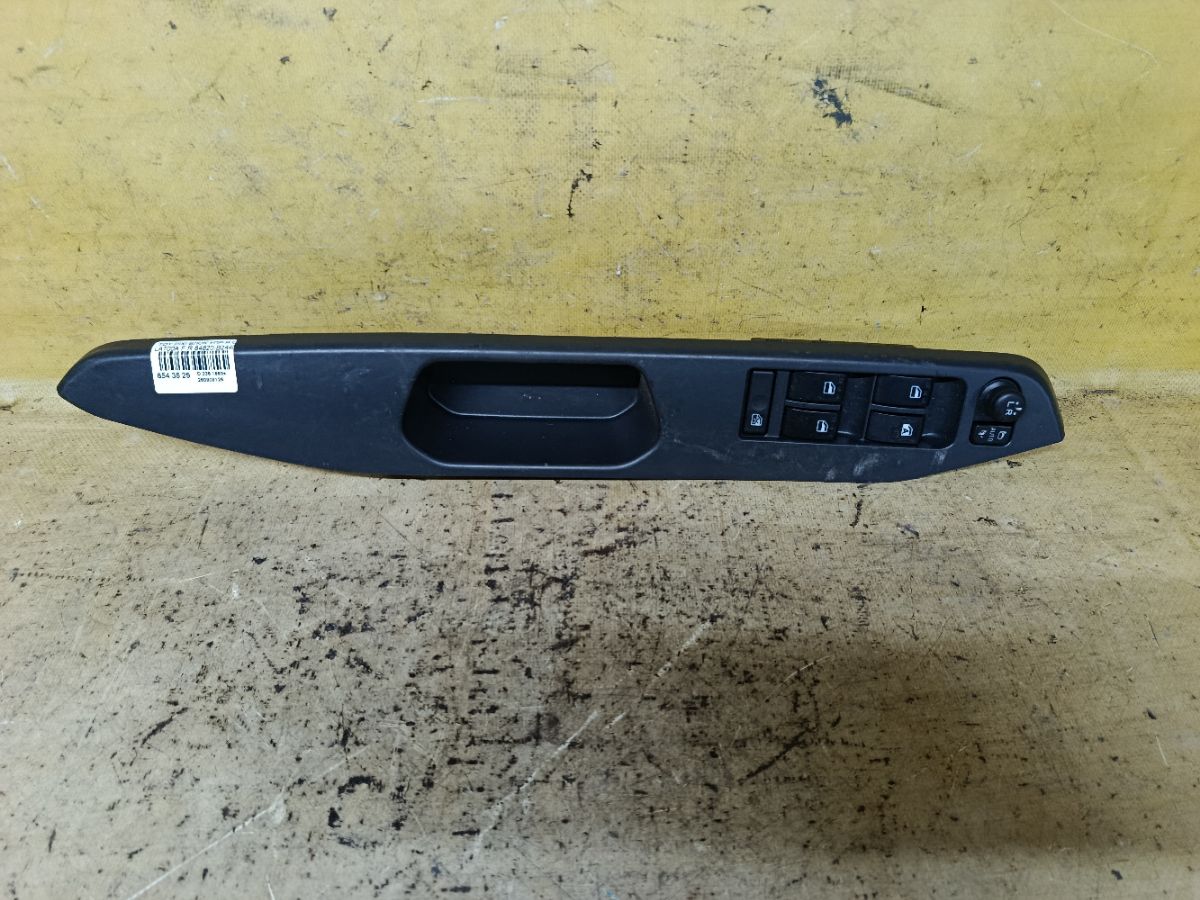 Блок упр-я стеклоподъемниками 84820-B2440 на Toyota Pixis Mega LA700A Фото 1