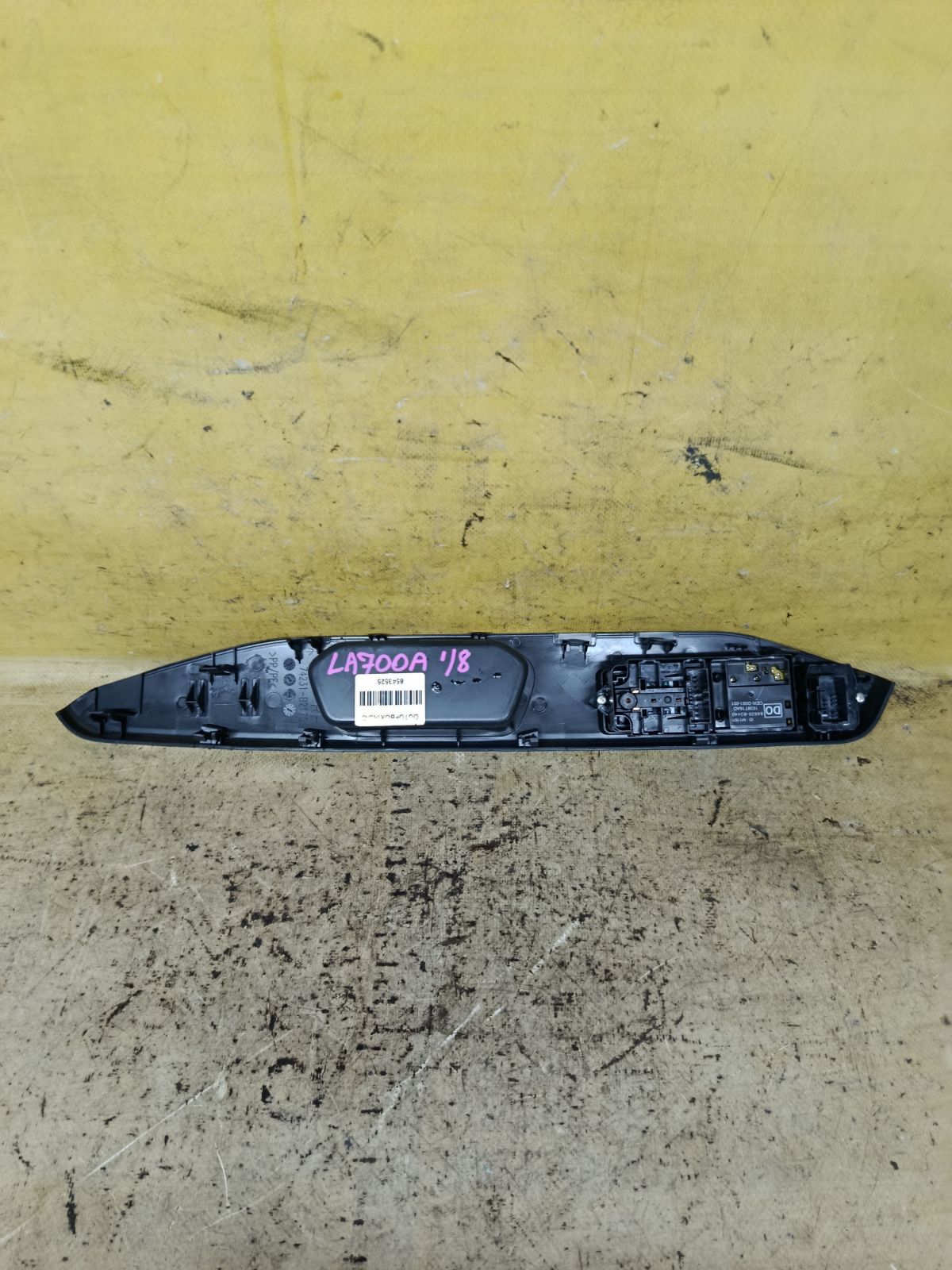 Блок упр-я стеклоподъемниками 84820-B2440 на Toyota Pixis Mega LA700A Фото 2
