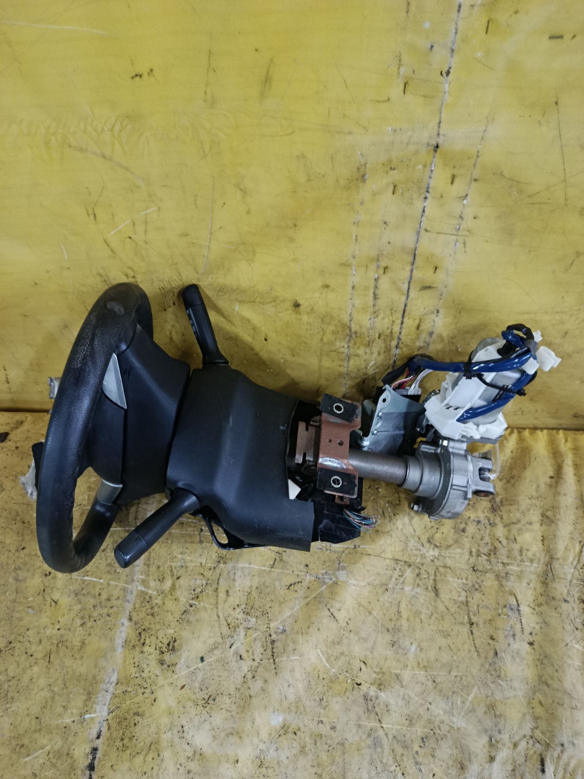 Рулевая колонка на Toyota Ractis NCP120 Фото 2