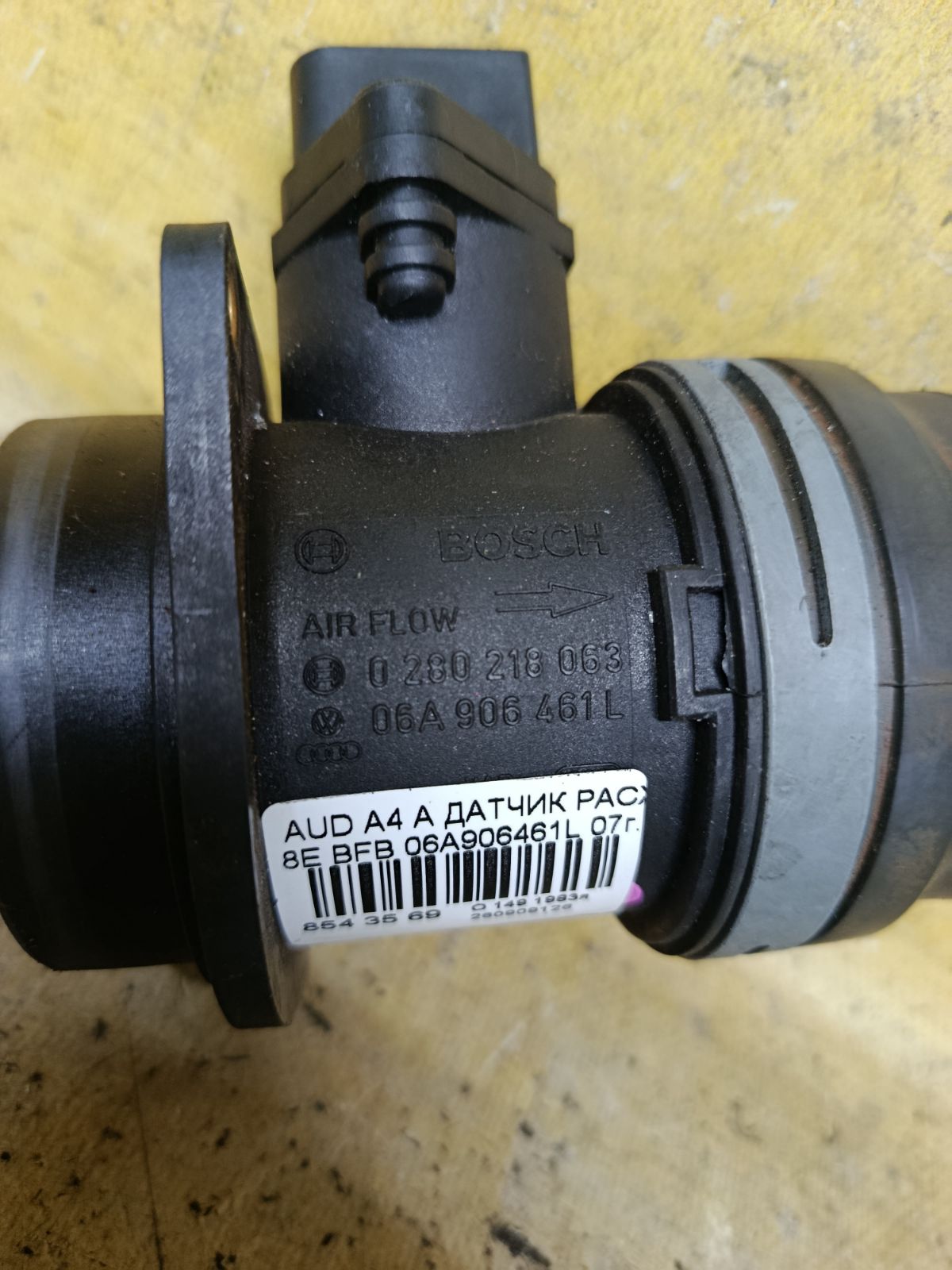 Датчик расхода воздуха 06A906461L на Audi A4 Avant 8E BFB Фото 2