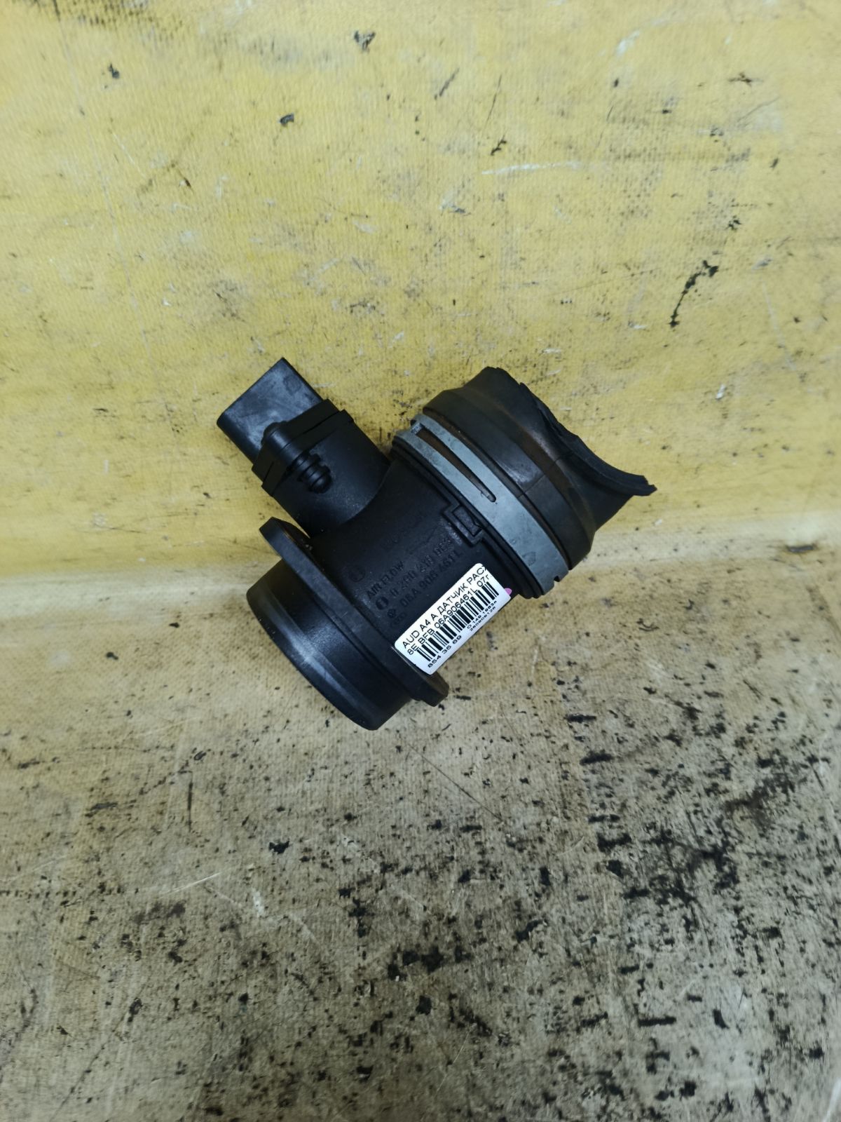 Датчик расхода воздуха 06A906461L на Audi A4 Avant 8E BFB Фото 3