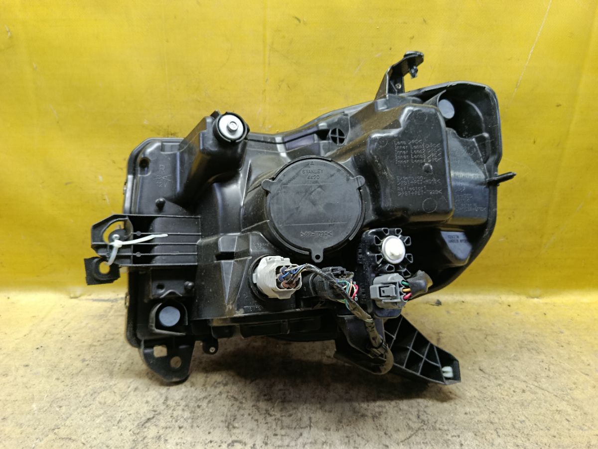 Фара W2664 W2664, на Toyota Pixis Mega LA700A Фото 4