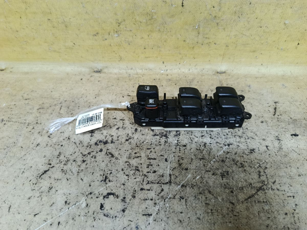 Блок упр-я стеклоподъемниками 84040-28060 на Toyota Voxy AZR60G Фото 1