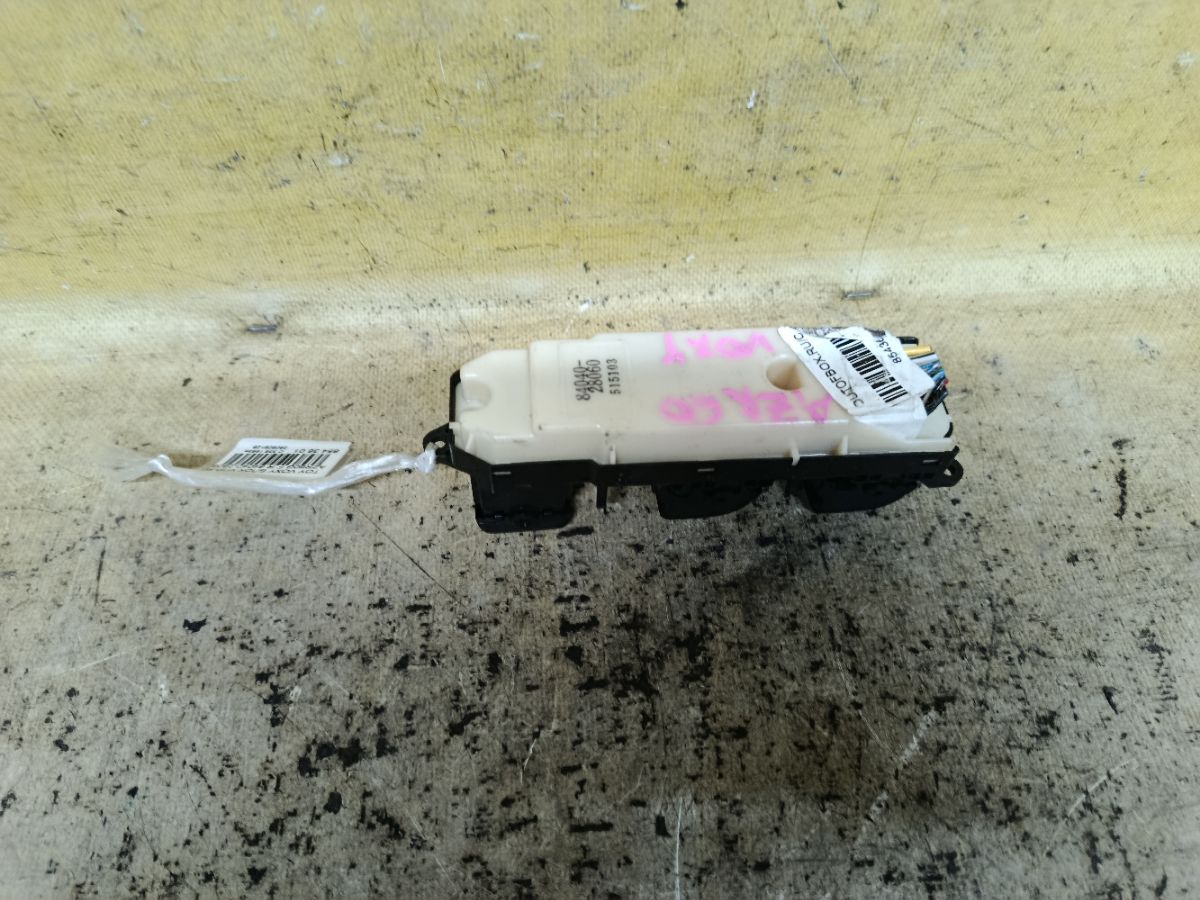 Блок упр-я стеклоподъемниками 84040-28060 на Toyota Voxy AZR60G Фото 2