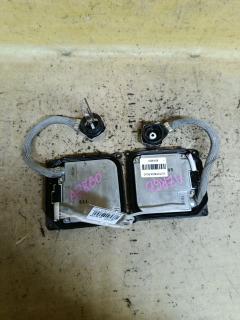 Блок розжига ксенона 85967-52030 на Toyota Voxy AZR60G Фото 2