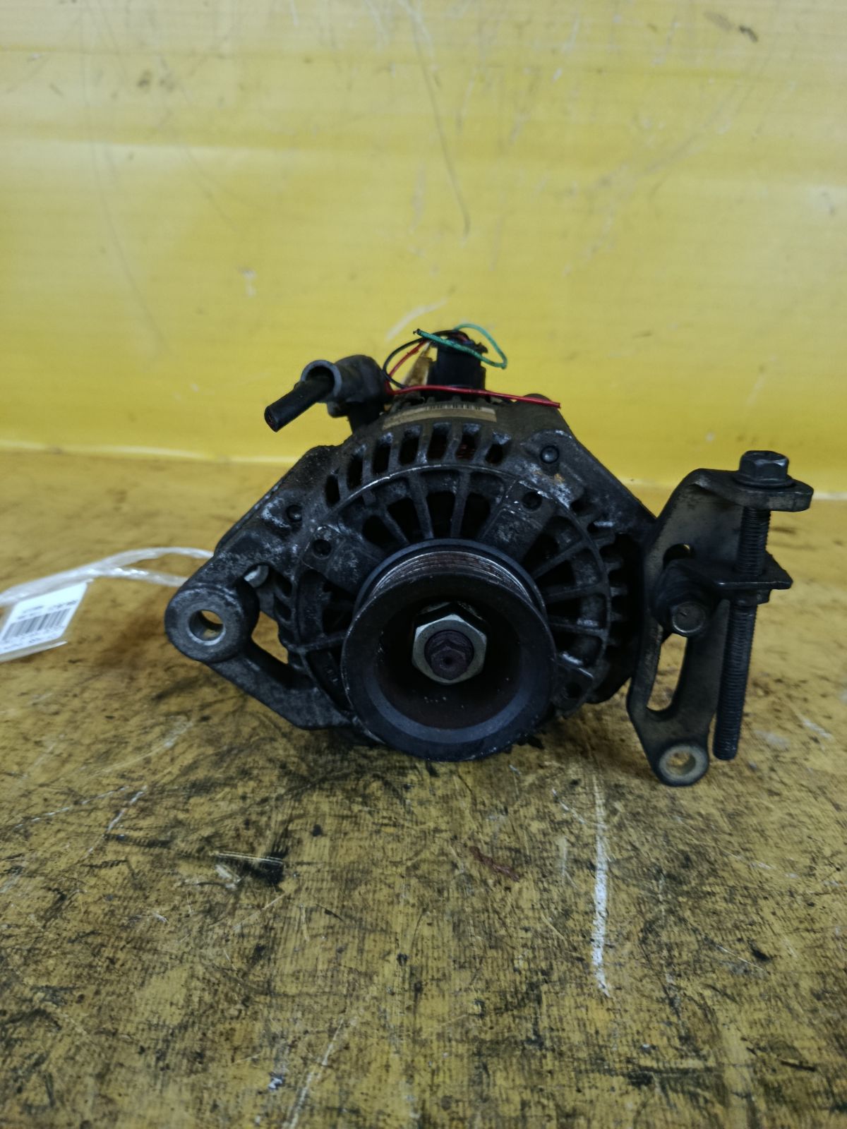 Генератор 27060-B1100 на Toyota Passo KGC30 1KR-FE Фото 3