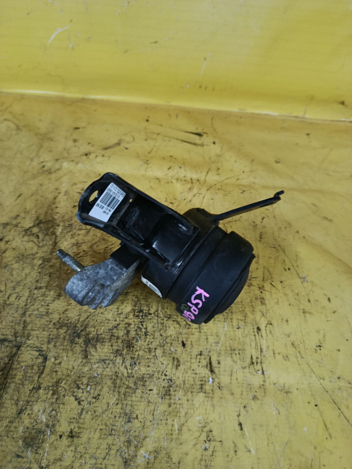 Подушка двигателя на Toyota Vitz KSP90 1KR-FE Фото 1