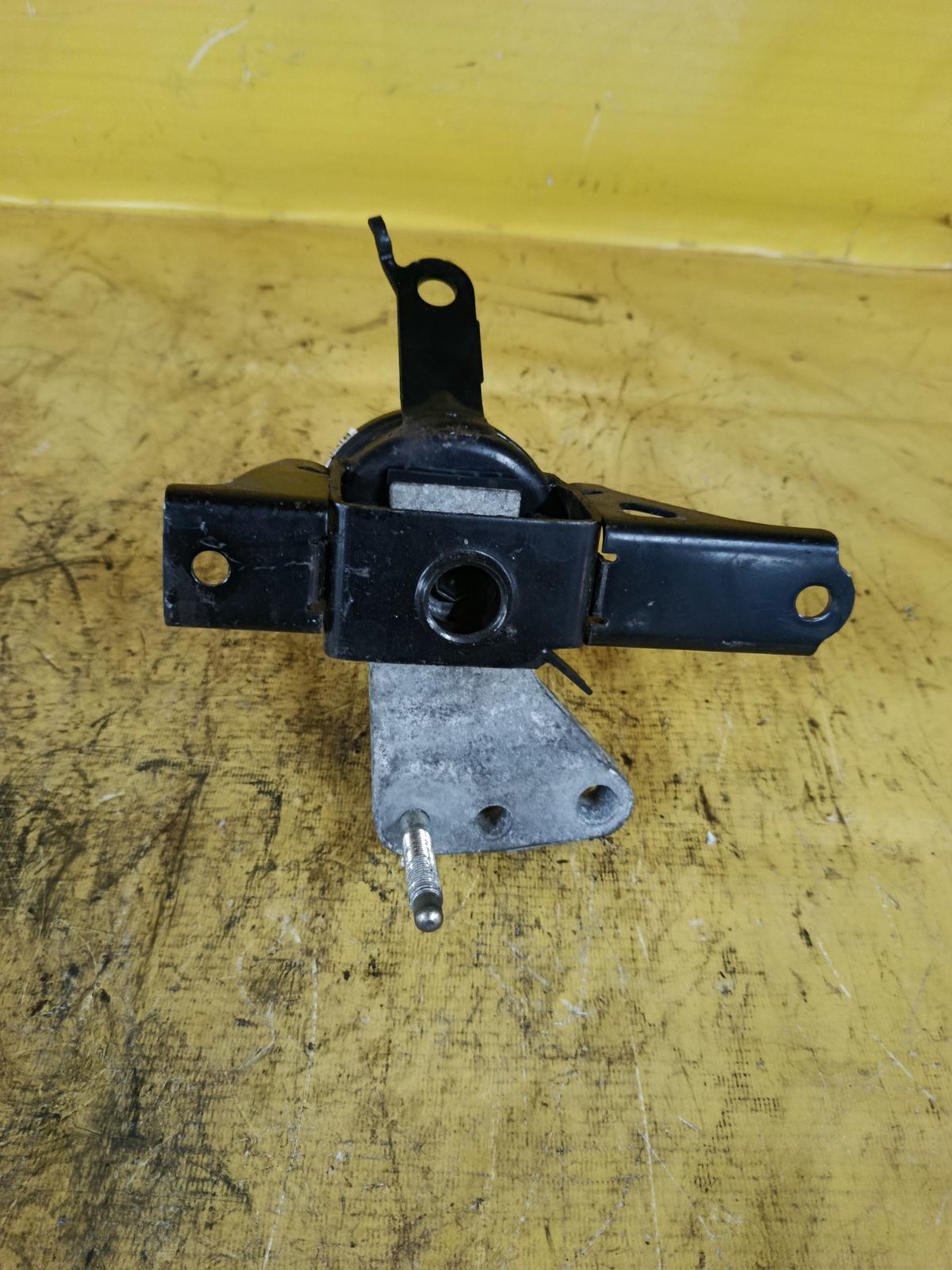 Подушка двигателя на Toyota Vitz KSP90 1KR-FE Фото 3