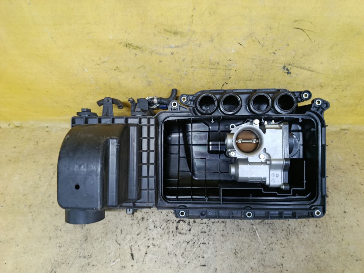 Дроссельная заслонка на Nissan March AK12 CR12DE Фото 2