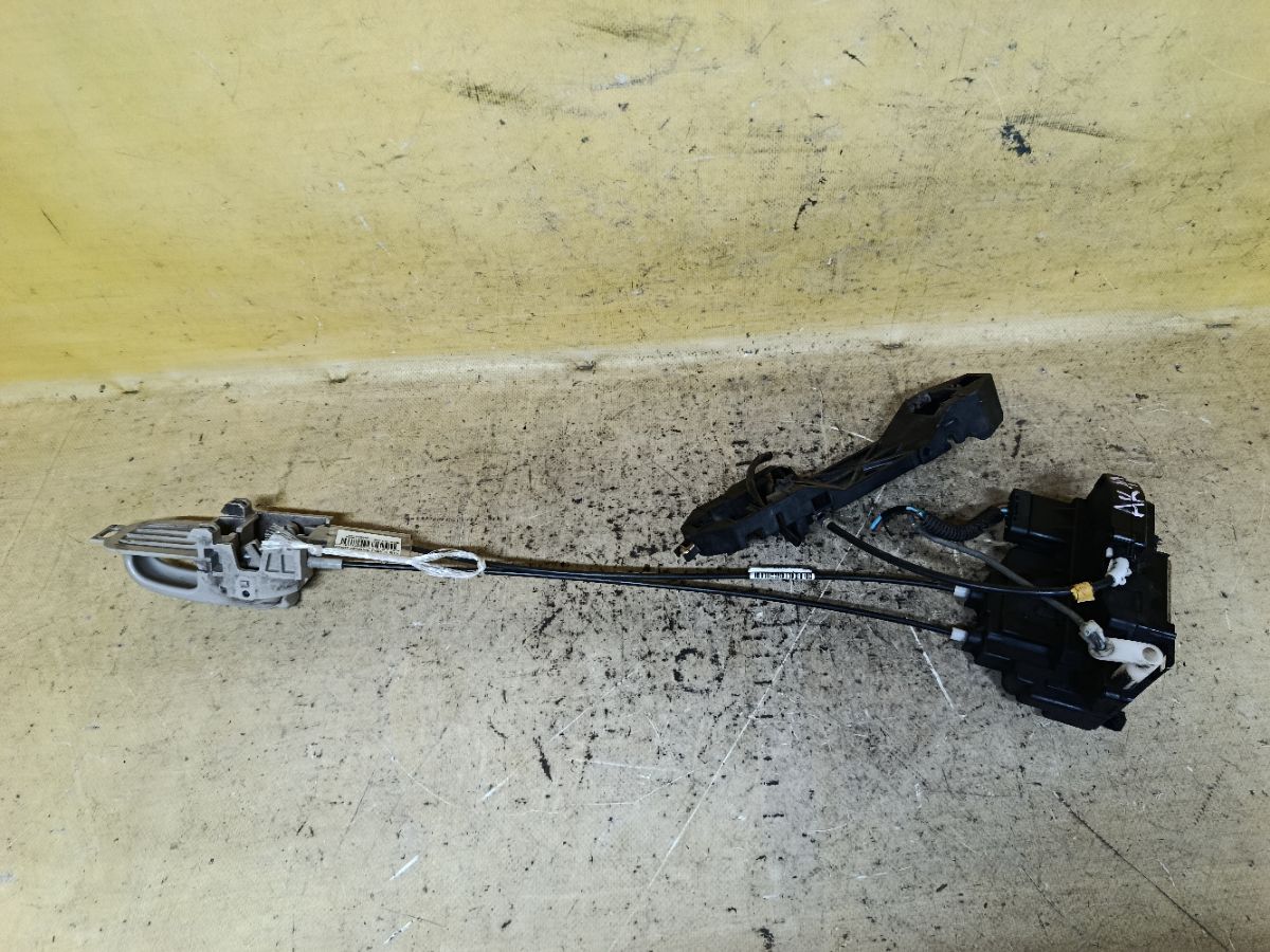 Замок двери на Nissan March AK12 Фото 1