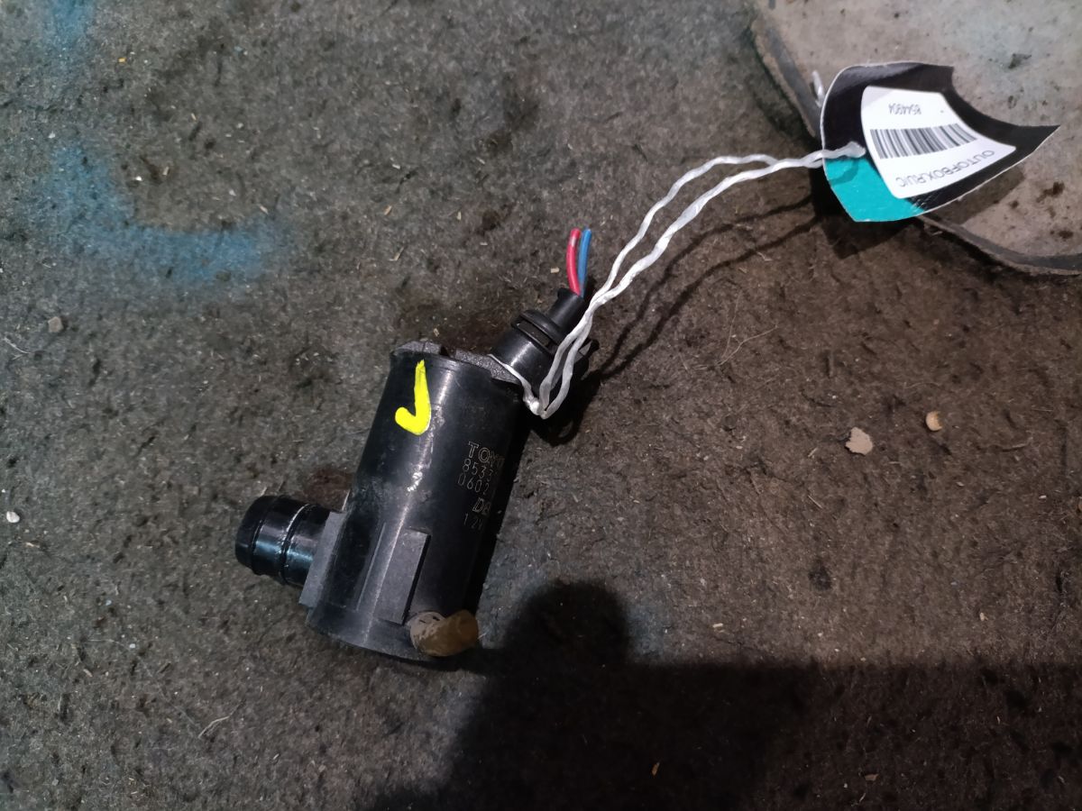 Насос омывателя стекла 85330-60140 на Toyota Фото 3