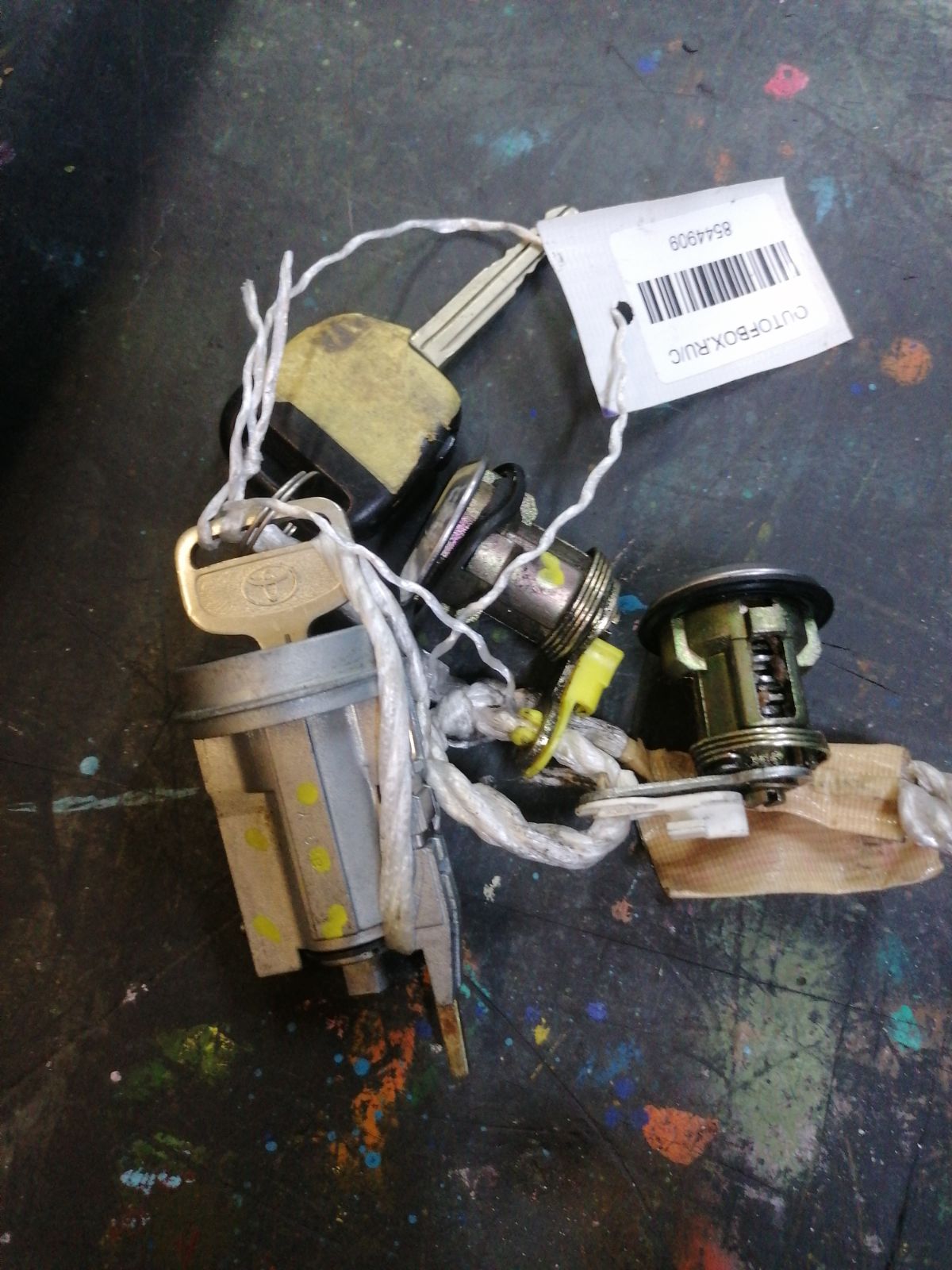 Замок зажигания 69570-12180 на Toyota Funcargo NCP25 Фото 3