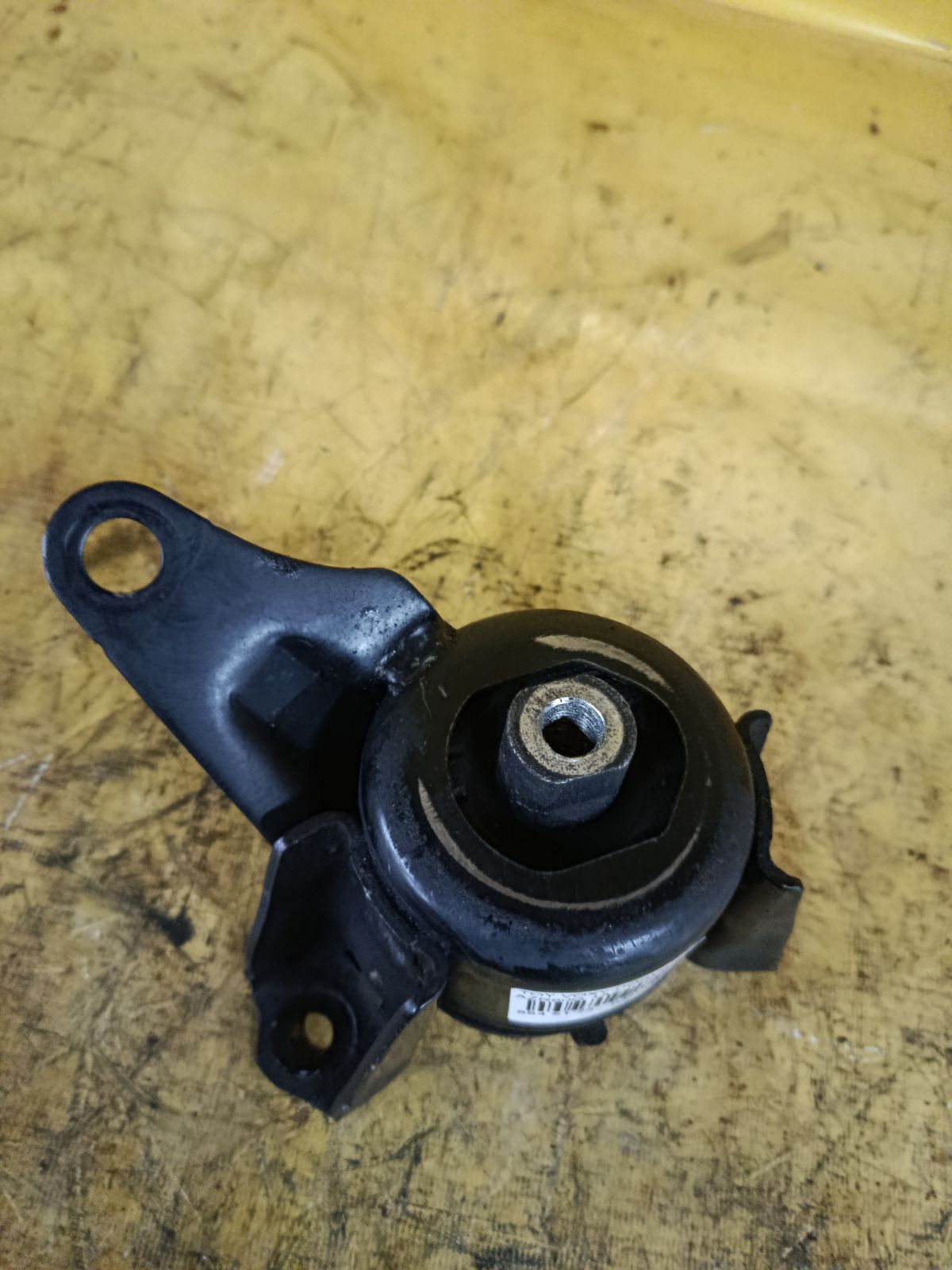 Подушка двигателя на Toyota Voxy AZR60G 1AZ-FSE Фото 3