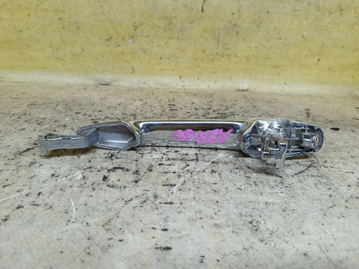 Ручка двери на Toyota Noah AZR60G Фото 2