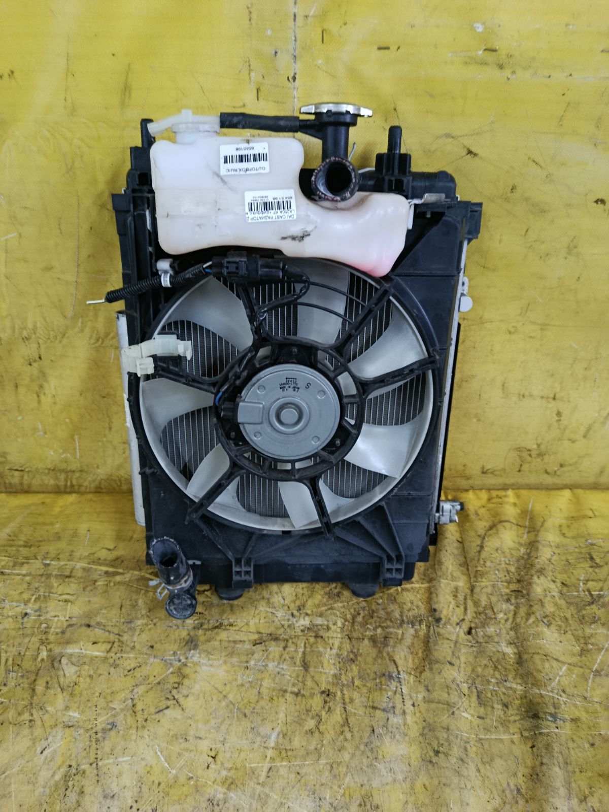 Радиатор ДВС на Daihatsu Cast LA250A KF Фото 2