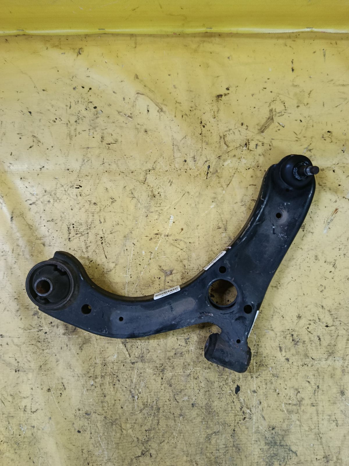 Рычаг на Daihatsu Cast LA250S KF-VE Фото 1