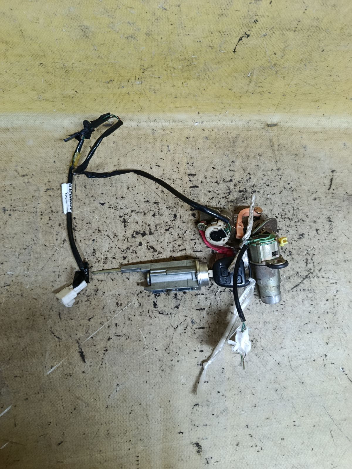 Замок зажигания на Toyota Celsior UCF21 Фото 1