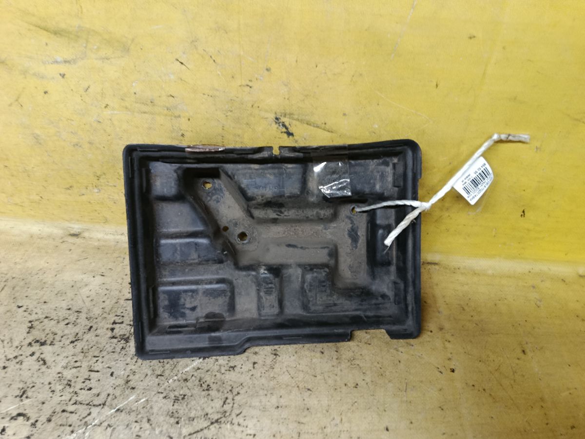 Подставка под аккумулятор 74431-50020 на Toyota Celsior UCF21 Фото 1