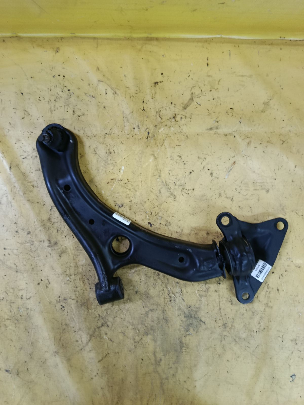 Рычаг на Honda Freed GB4 L15A Фото 1