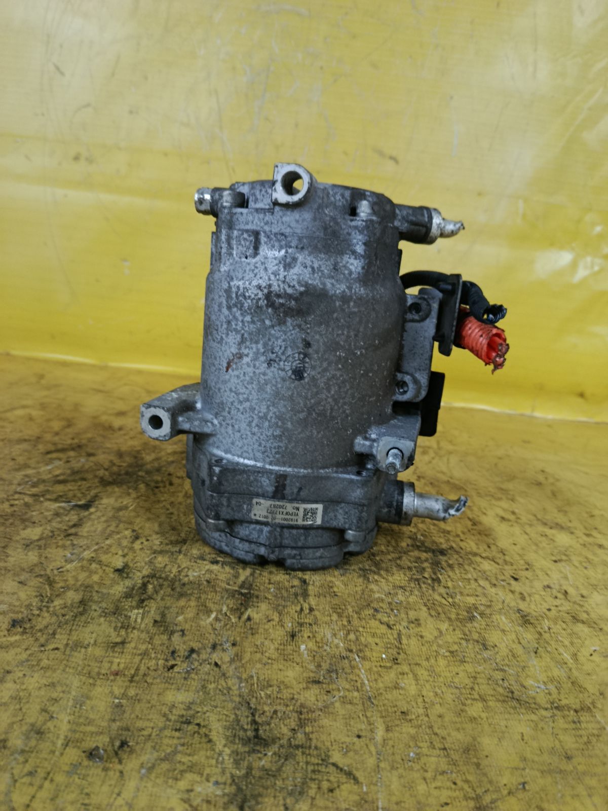 Компрессор кондиционера 92600-3NG0A на Nissan Leaf AZE0 EM57 Фото 3