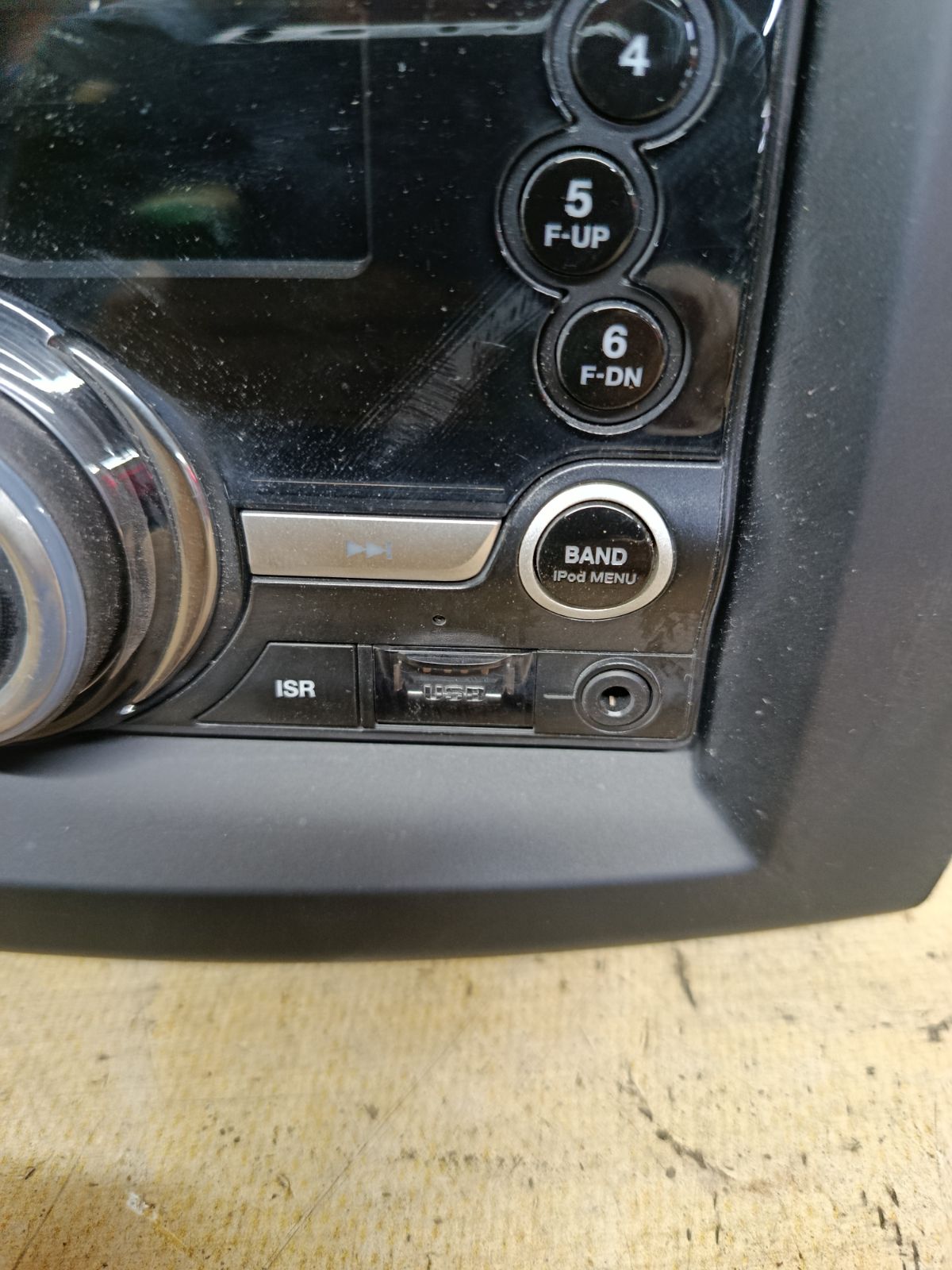 Автомагнитофон CLARION CX211BK на Mazda Axela BL5FW Фото 2