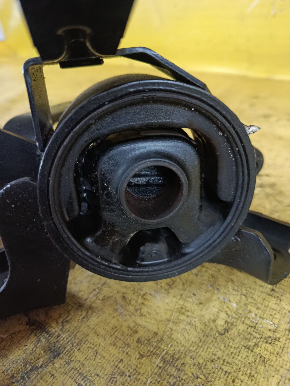 Подушка двигателя на Daihatsu Move LA150S KF-VE Фото 2