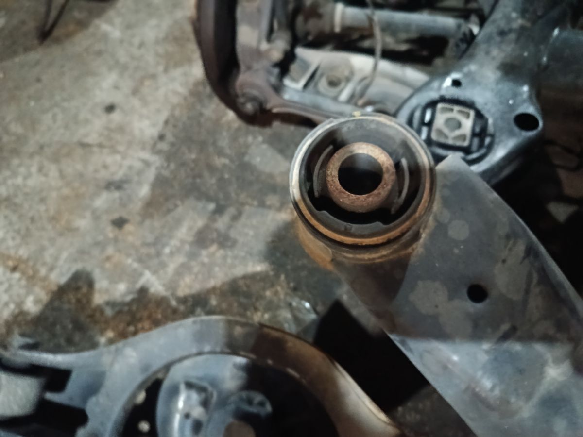 Балка подвески на Nissan Teana J31 VQ23DE Фото 6